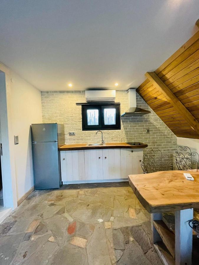 Unique Wooden Villa With Pool オリンピアダ エクステリア 写真