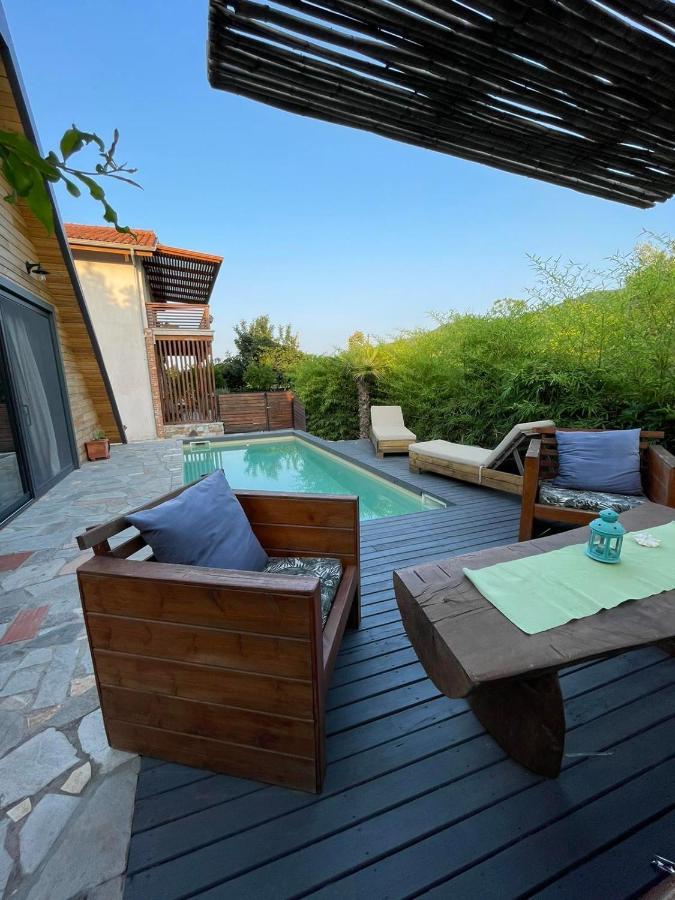 Unique Wooden Villa With Pool オリンピアダ エクステリア 写真